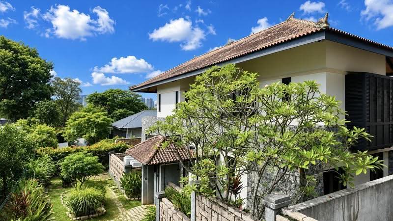 Exquisite Hilltop Balinese Sanctuary (GCB) at Prestigious Chatsworth (Dist 10), Tanglin / Holland / Bukit Timah, 10+ Bedrooms, 28,000 sqft, Good Class Bungalow For Sale, by WILLI CHING, 500262052 - Exterior - PropertyGuru.com.sg