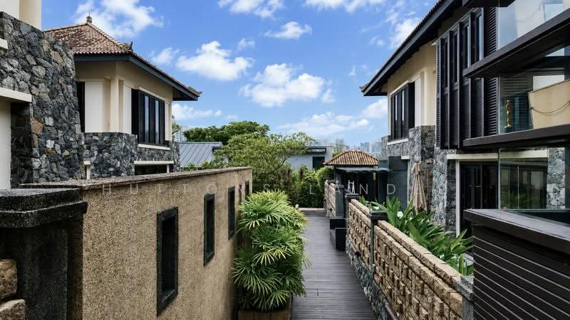Exquisite Hilltop Balinese Sanctuary (GCB) at Prestigious Chatsworth (Dist 10), Tanglin / Holland / Bukit Timah, 10+ Bedrooms, 28,000 sqft, Good Class Bungalow For Sale, by WILLI CHING, 500262052 - Exterior - PropertyGuru.com.sg