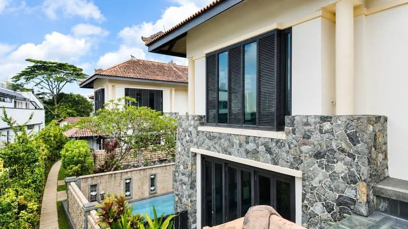 Exquisite Hilltop Balinese Sanctuary (GCB) at Prestigious Chatsworth (Dist 10), Tanglin / Holland / Bukit Timah, 10+ Bedrooms, 28,000 sqft, Good Class Bungalow For Sale, by WILLI CHING, 500262052 - Exterior - PropertyGuru.com.sg