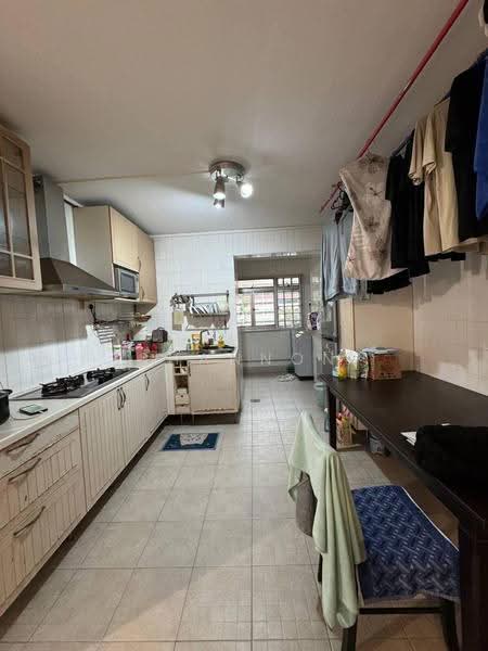426 Hougang Avenue 6, 426 Hougang Avenue 6, Hougang / Punggol / Sengkang, 3 Bedrooms, 1,130 sqft, HDB Flat For Sale, by Shannon Lai, 500262084 - Kitchen - PropertyGuru.com.sg
