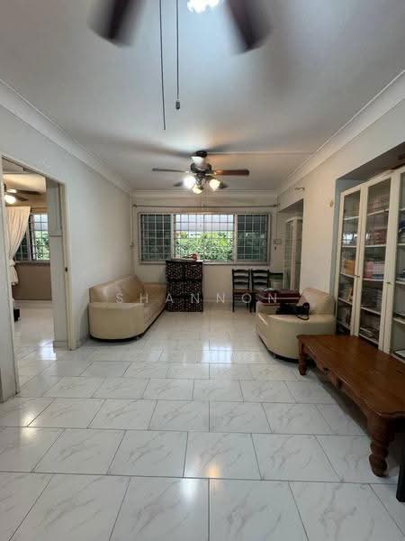 426 Hougang Avenue 6, 426 Hougang Avenue 6, Hougang / Punggol / Sengkang, 3 Bedrooms, 1,130 sqft, HDB Flat For Sale, by Shannon Lai, 500262084 - Living Room - PropertyGuru.com.sg