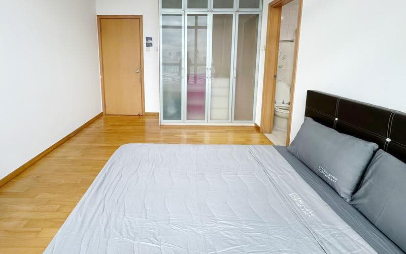 Hillview Regency, 28 Bukit Batok East Avenue 2, Dairy Farm / Bukit Panjang / Choa Chu Kang, Room Rental, 200 sqft, Condominium For Rent, by Nigel Eng, 500262093 - Bedroom - PropertyGuru.com.sg