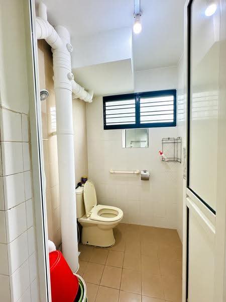 521 Jurong West Street 52, 521 Jurong West Street 52, Boon Lay / Jurong / Tuas, 1 Bedroom, 721 sqft, HDB Flat For Rent, by Patricia Koh, 500262099 - Bathroom - PropertyGuru.com.sg
