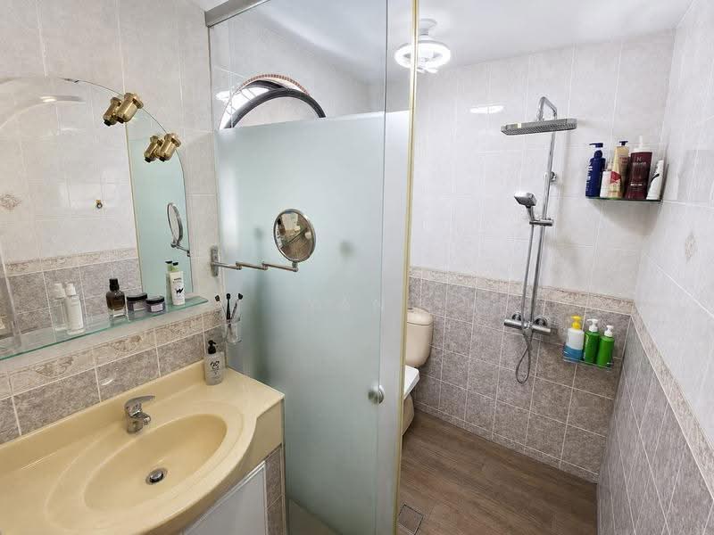 Walk to Kembangan MRT! Within 2km to Tao Nan!, East Coast / Marine Parade, 5 Bedrooms, 2,800 sqft, Corner Terrace For Sale, by Yan Lim, 500262102 - Bathroom - PropertyGuru.com.sg
