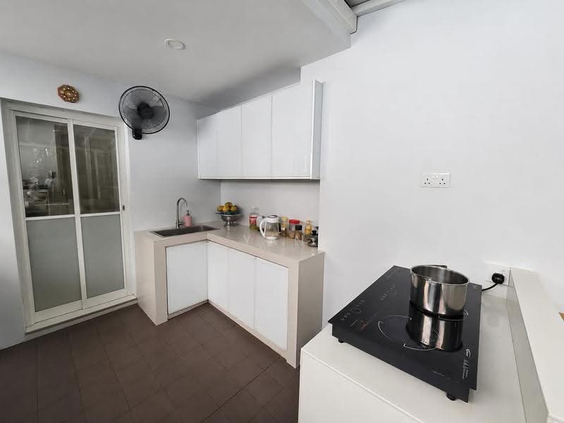 Walk to Kembangan MRT! Within 2km to Tao Nan!, East Coast / Marine Parade, 5 Bedrooms, 2,800 sqft, Corner Terrace For Sale, by Yan Lim, 500262102 - Kitchen - PropertyGuru.com.sg