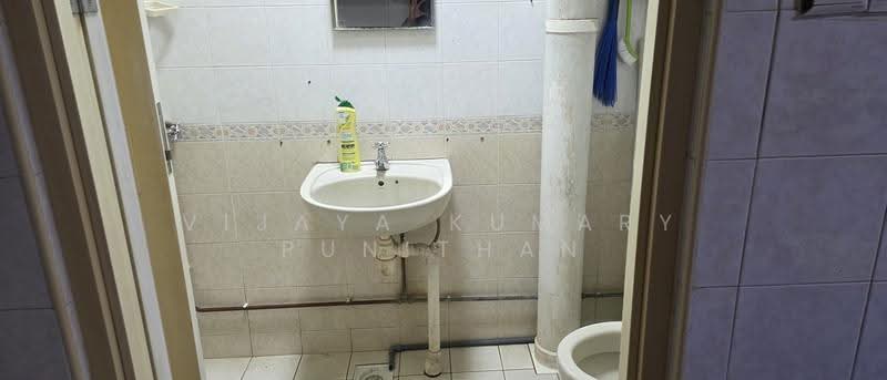 673A Jurong West Street 65, 673A Jurong West Street 65, Boon Lay / Jurong / Tuas, 3 Bedrooms, 1,011 sqft, HDB Flat For Sale, by Vijaya Kumary Punithan, 500262110 - Bathroom - PropertyGuru.com.sg