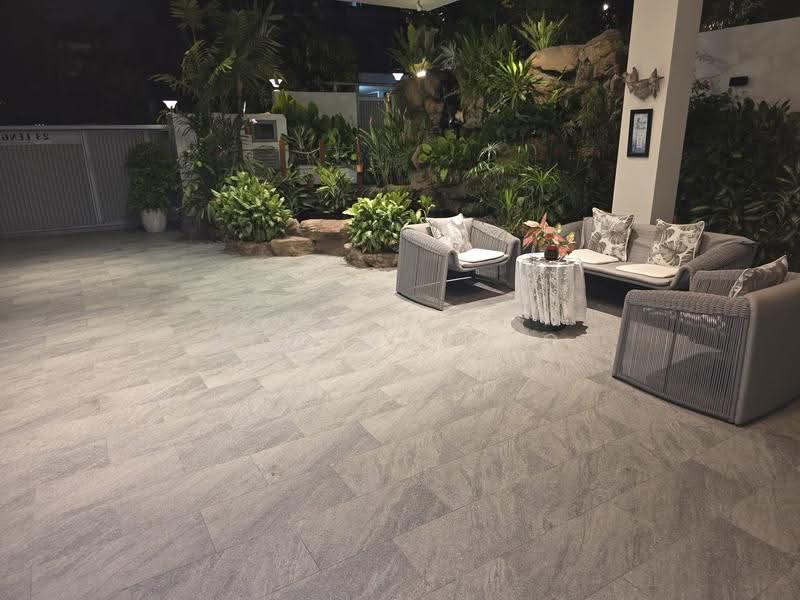 Kembangan, Eunos / Geylang / Paya Lebar, Studio, 440 sqft, Apartment For Rent, by Jordan Neo, 500262113 - Serene car porch with matured koi pond - PropertyGuru.com.sg
