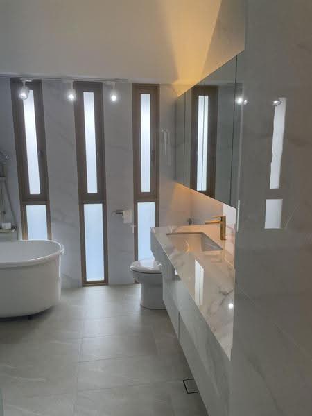 Seletar / Yio Chu Kang, Seletar / Yio Chu Kang, 7 Bedrooms, 805 sqft, Corner Terrace For Sale, by Tay Jocelyn, 500262130 - Bathroom - PropertyGuru.com.sg