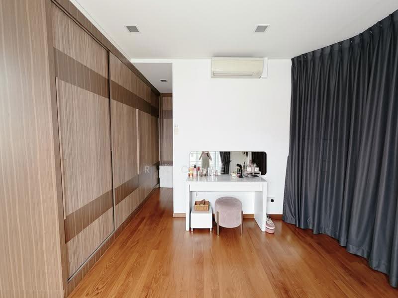 Seletar Hills Estate, Yio Chu Kang Road, Kasai Road, Neram Road, Dedap Road, Seletar Road, Seletar / Yio Chu Kang, 4 Bedrooms, 3,000 sqft, Corner Terrace For Sale, by Rachel Goh, 500262194 - Vanity & Walk-in Wardrobe - PropertyGuru.com.sg