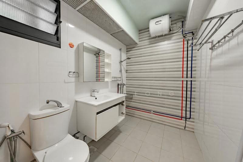 419A Northshore Drive, 419A Northshore Drive, Hougang / Punggol / Sengkang, 2 Bedrooms, 721 sqft, HDB Flat For Sale, by Evans Leong, 500262201 - Kitchen Bathroom - PropertyGuru.com.sg