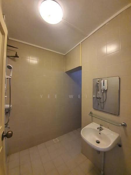 Conservation House 历史保护建筑 8321.8433, Balestier / Toa Payoh, 3 Bedrooms, 2,424 sqft, Terraced House For Rent, by Yee Wei Ng, 500262207 - Bathroom - PropertyGuru.com.sg