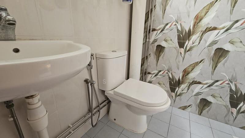122 Bedok Reservoir Road, 122 Bedok Reservoir Road, Bedok / Upper East Coast, Room Rental, 130 sqft, HDB Flat For Rent, by Siti Fazilah (Faz), 500262232 - Bathroom - PropertyGuru.com.sg