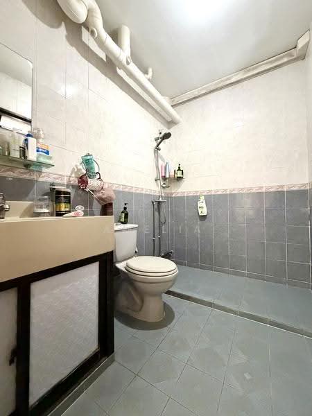 299B Compassvale Street, 299B Compassvale Street, Hougang / Punggol / Sengkang, 4 Bedrooms, 1,227 sqft, HDB Flat For Sale, by Amelia Chia, 500262233 - Bathroom - PropertyGuru.com.sg