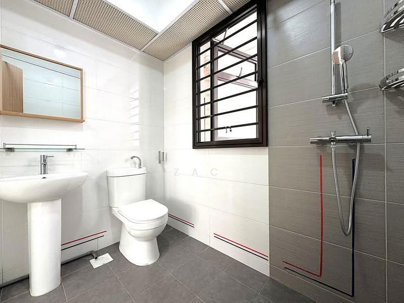456B Sengkang West Road, 456B Sengkang West Road, Seletar / Yio Chu Kang, 3 Bedrooms, 1,001 sqft, HDB Flat For Rent, by Zac Chen, 500262237 - Master Bath - PropertyGuru.com.sg