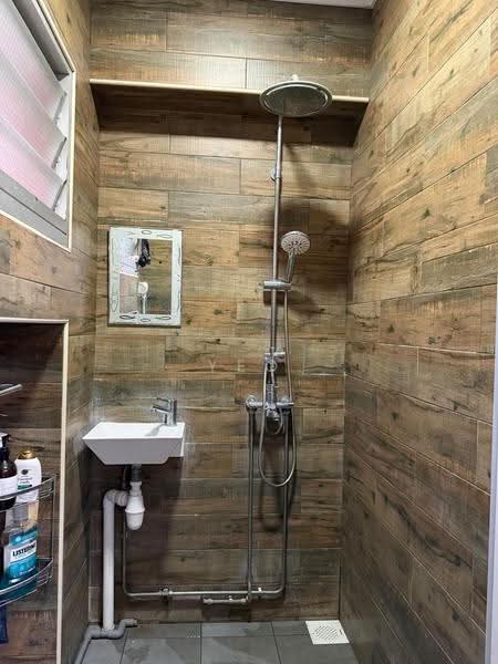 125 Kim Tian Road, 125 Kim Tian Road, Alexandra / Commonwealth, 3 Bedrooms, 1,152 sqft, HDB Flat For Sale, by Yeo Po Min, 500262242 - Bathroom - PropertyGuru.com.sg