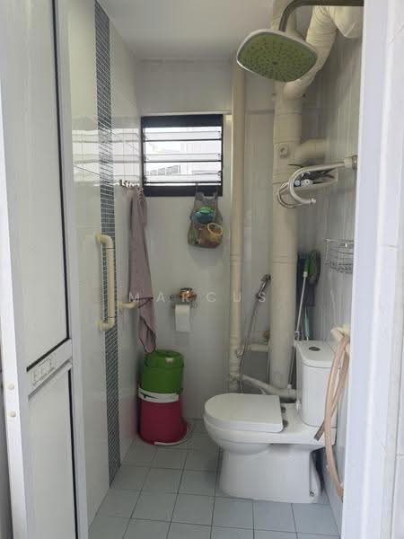 267 Bukit Batok East Avenue 4, 267 Bukit Batok East Avenue 4, Dairy Farm / Bukit Panjang / Choa Chu Kang, 2 Bedrooms, 688 sqft, HDB Flat For Sale, by Marcus Lee, 500262278 - Bathroom - PropertyGuru.com.sg