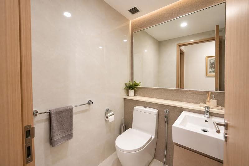 Twin Fountains, 15 Woodlands Avenue 6, Admiralty / Woodlands, 5 Bedrooms, 2,207 sqft, Condominium For Sale, by Stan Lee 李俊豪, 500262305 - Bathroom - PropertyGuru.com.sg