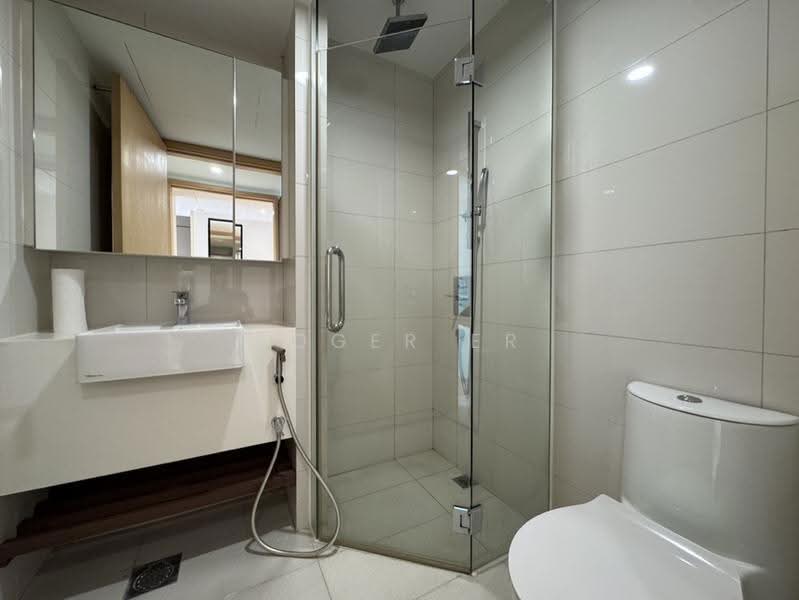 Eight Riversuites, 2 Whampoa East, Balestier / Toa Payoh, 2 Bedrooms, 700 sqft, Condominium For Rent, by Roger Er, 500262307 - Bathroom - PropertyGuru.com.sg