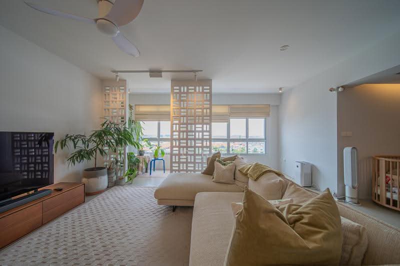 152B Bedok South Road, 152B Bedok South Road, Bedok / Upper East Coast, 3 Bedrooms, 1,216 sqft, HDB Flat For Sale, by Rachel Xu, 500262308 - Living Room - PropertyGuru.com.sg