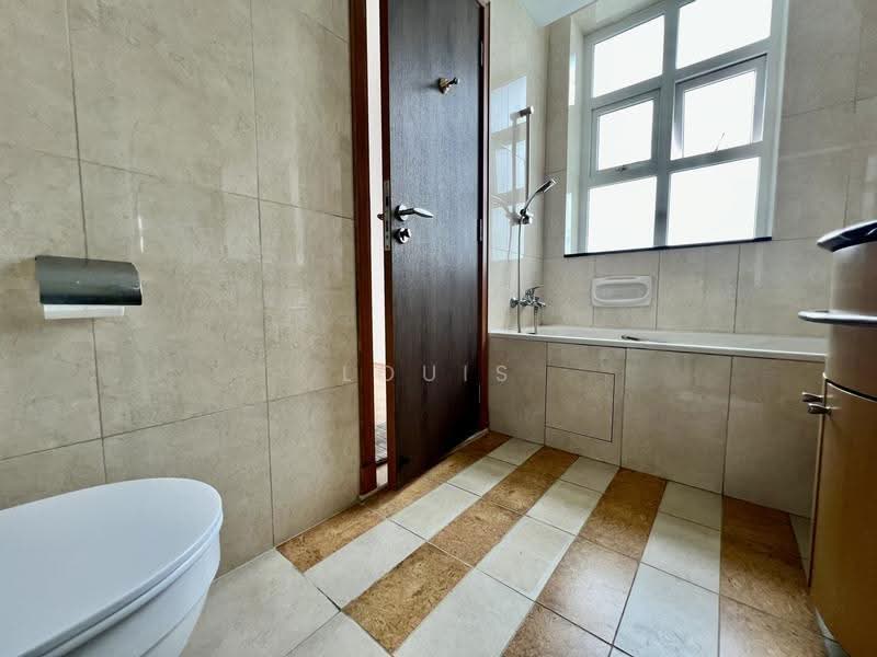 Summerhill, 52 Hume Avenue, Clementi Park / Upper Bukit Timah, 2 Bedrooms, 947 sqft, Condominium For Rent, by Louis Ang 洪家豪, 500262310 - Bathroom - PropertyGuru.com.sg