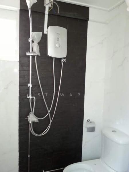 540 Jurong West Avenue 1, 540 Jurong West Avenue 1, Boon Lay / Jurong / Tuas, Room Rental, 200 sqft, HDB Flat For Rent, by Stewart Lim, 500262311 - Bathroom - PropertyGuru.com.sg