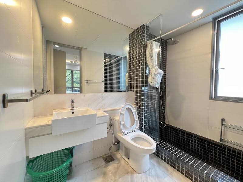 Ferraria Park Condo, 28 Flora Drive, Changi Airport / Changi Village, 3 Bedrooms, 1,356 sqft, Condominium For Rent, by Desmond Lee, 500262326 - Bathroom - PropertyGuru.com.sg