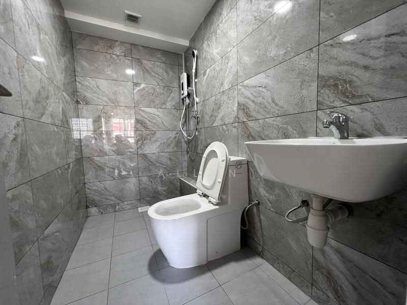 People's Park Complex, 1 Park Road, Boat Quay / Raffles Place / Marina, 5 Bedrooms, 1,119 sqft, Apartment For Rent, by Allan Zheng 鄭黎, 500262335 - Bathroom - PropertyGuru.com.sg