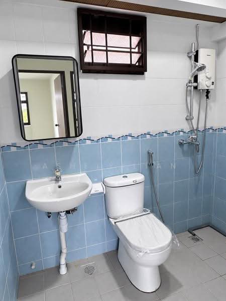 79B Toa Payoh Central, 79B Toa Payoh Central, Balestier / Toa Payoh, 3 Bedrooms, 980 sqft, HDB Flat For Rent, by Ashely Lian, 500262349 - Bathroom - PropertyGuru.com.sg
