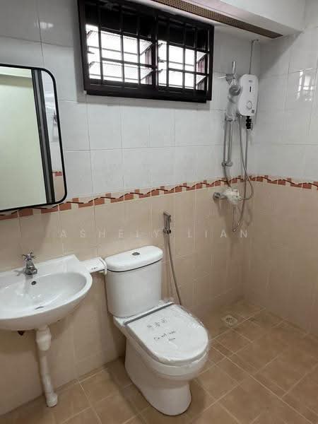 79B Toa Payoh Central, 79B Toa Payoh Central, Balestier / Toa Payoh, 3 Bedrooms, 980 sqft, HDB Flat For Rent, by Ashely Lian, 500262349 - Bathroom - PropertyGuru.com.sg