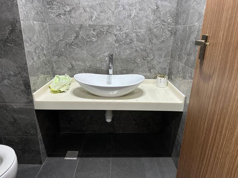 Premier @ Kaki Bukit, 8 Kaki Bukit Avenue 4, Eunos / Geylang / Paya Lebar, 3,078 sqft, Factory / Workshop (B2) For Sale, by Ginny Tien (Ginnie Tien), 500262351 - Bathroom - CommercialGuru.com.sg