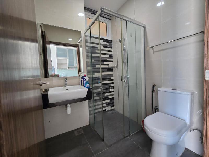 Novena Regency, 275 Thomson Road, Newton / Novena, 2 Bedrooms, 560 sqft, Apartment For Rent, by Ron Loh, 500262355 - Bathroom - PropertyGuru.com.sg