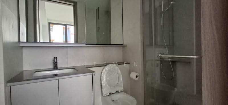 Norwood Grand, Admiralty / Woodlands, 2 Bedrooms, 667 sqft, Condominium For Rent, by Steven Jeremiah, 500262358 - Common Bathroom - PropertyGuru.com.sg