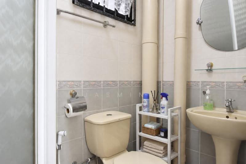 341 Sembawang Close, 341 Sembawang Close, Sembawang / Yishun, 3 Bedrooms, 1,023 sqft, HDB Flat For Sale, by Jasmine Tan, 500262380 - Bathroom - PropertyGuru.com.sg
