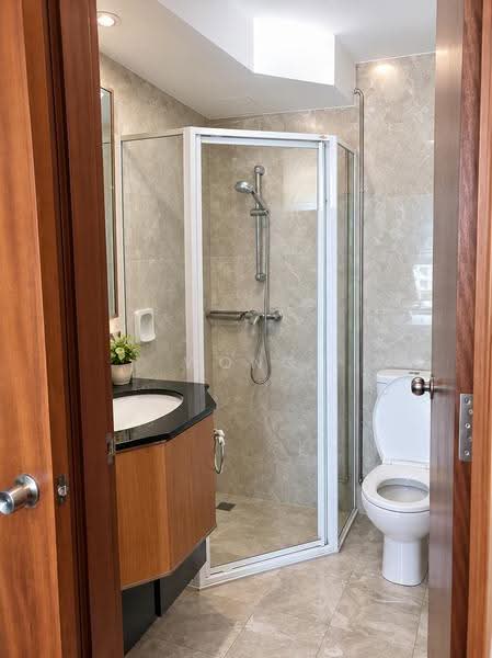 Burlington Square, 175 Bencoolen Street, Beach Road / Bugis / Rochor, 2 Bedrooms, 872 sqft, Apartment For Sale, by Wong Jun Jie, 500262399 - Bathroom - PropertyGuru.com.sg