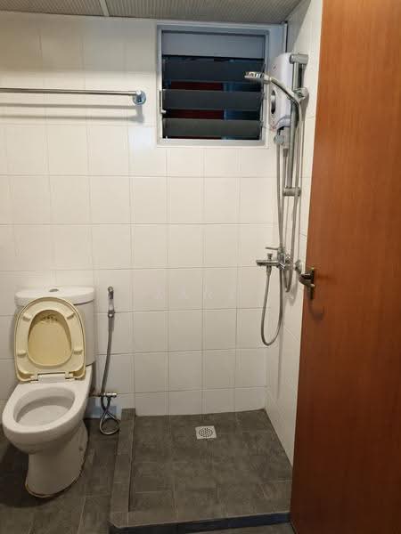 613A Punggol Drive, 613A Punggol Drive, Hougang / Punggol / Sengkang, 2 Bedrooms, 1,001 sqft, HDB Flat For Rent, by Zane Soo 苏昱能, 500262406 - Bathroom - PropertyGuru.com.sg