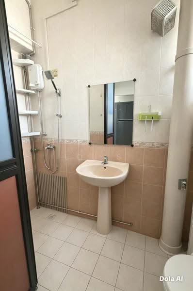 323B Sengkang East Way, 323B Sengkang East Way, Hougang / Punggol / Sengkang, 3 Bedrooms, 1,184 sqft, HDB Flat For Sale, by Louis Neo, 500262409 - Bathroom - PropertyGuru.com.sg