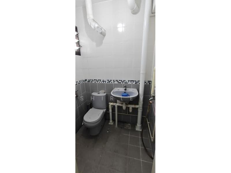 542 Ang Mo Kio Avenue 10, 542 Ang Mo Kio Avenue 10, Ang Mo Kio / Bishan / Thomson, 2 Bedrooms, 732 sqft, HDB Flat For Sale, by Shirley Tan, 500262414 - Bathroom - PropertyGuru.com.sg