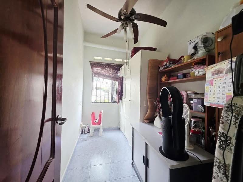 SUPER CHEAP! FREEHOLD CORNER TERRACE @ JALAN PARAS, JALAN PARAS, Eunos / Geylang / Paya Lebar, 5 Bedrooms, 2,000 sqft, Corner Terrace For Sale, by Kimberly Tang, 500262418 - PropertyGuru.com.sg