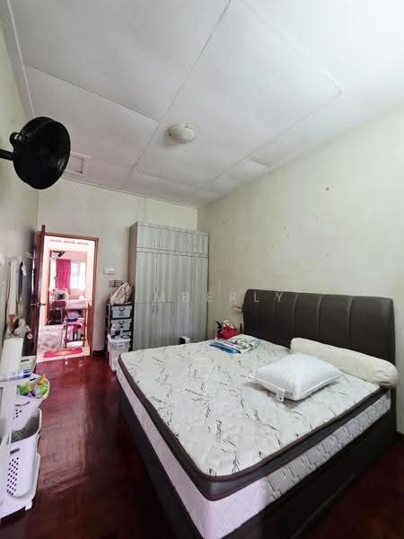 SUPER CHEAP! FREEHOLD CORNER TERRACE @ JALAN PARAS, JALAN PARAS, Eunos / Geylang / Paya Lebar, 5 Bedrooms, 2,000 sqft, Corner Terrace For Sale, by Kimberly Tang, 500262418 - PropertyGuru.com.sg