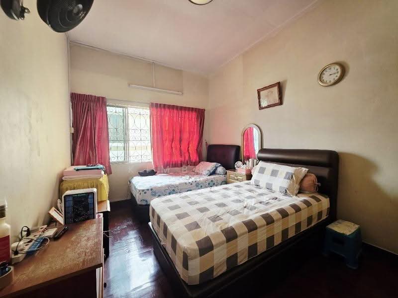 SUPER CHEAP! FREEHOLD CORNER TERRACE @ JALAN PARAS, JALAN PARAS, Eunos / Geylang / Paya Lebar, 5 Bedrooms, 2,000 sqft, Corner Terrace For Sale, by Kimberly Tang, 500262418 - PropertyGuru.com.sg