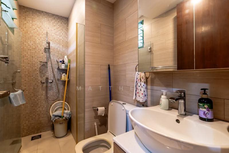 Signature Park, 46 Toh Tuck Road, Clementi Park / Upper Bukit Timah, 2 Bedrooms, 1,087 sqft, Condominium For Sale, by Matthew Lam, 500262432 - Bathroom - PropertyGuru.com.sg