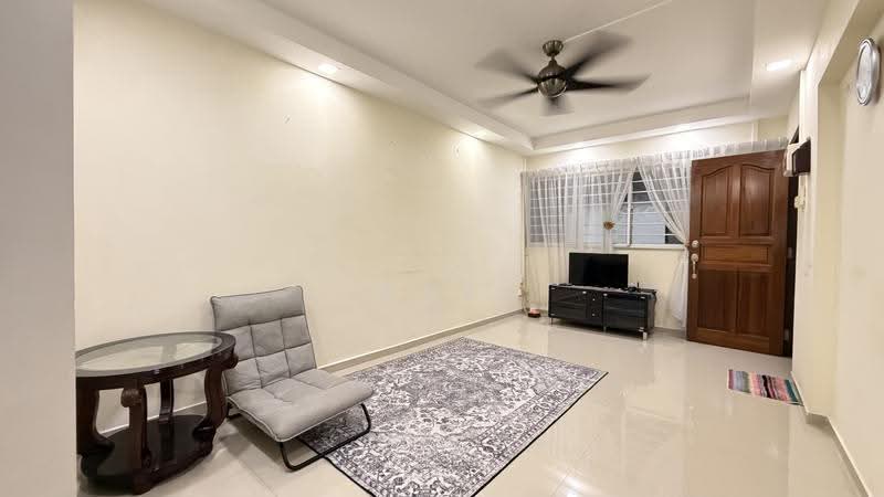 285 Tampines Street 22, 285 Tampines Street 22, Pasir Ris / Tampines, 2 Bedrooms, 796 sqft, HDB Flat For Sale, by Nur Fudge, 500262439 - Living Room - PropertyGuru.com.sg