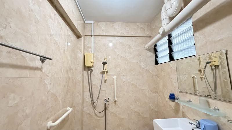 285 Tampines Street 22, 285 Tampines Street 22, Pasir Ris / Tampines, 2 Bedrooms, 796 sqft, HDB Flat For Sale, by Nur Fudge, 500262439 - Bathroom - PropertyGuru.com.sg