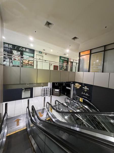 Orchard Plaza, 150 Orchard Road, Orchard / River Valley, 301 sqft, Mall Shop For Rent, by Charmaine Leong, 500262446 - Corridor - CommercialGuru.com.sg
