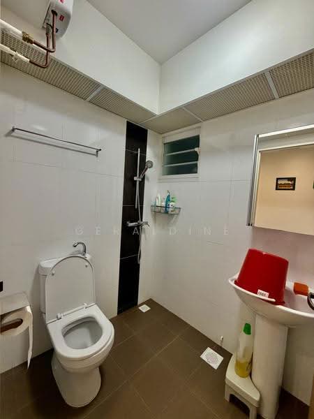 39A Margaret Drive, 39A Margaret Drive, Alexandra / Commonwealth, 3 Bedrooms, 1,163 sqft, HDB Flat For Rent, by Geraldine Ang, 500262493 - Bathroom - PropertyGuru.com.sg