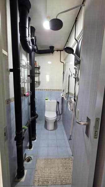 90 Commonwealth Drive, 90 Commonwealth Drive, Alexandra / Commonwealth, 3 Bedrooms, 646 sqft, HDB Flat For Sale, by Roger Lim S.P, 500262515 - Bathroom - PropertyGuru.com.sg