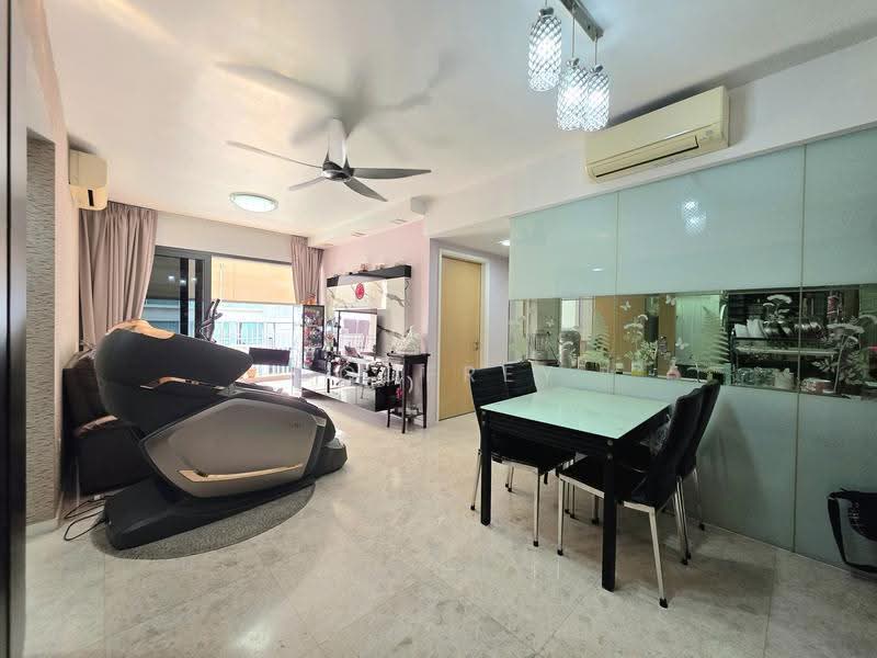 The Lakefront Residences, 48 Lakeside Drive, Boon Lay / Jurong / Tuas, 3 Bedrooms, 1,001 sqft, Condominium For Sale, by Godfrey Chan, 500262528 - Living Room - PropertyGuru.com.sg