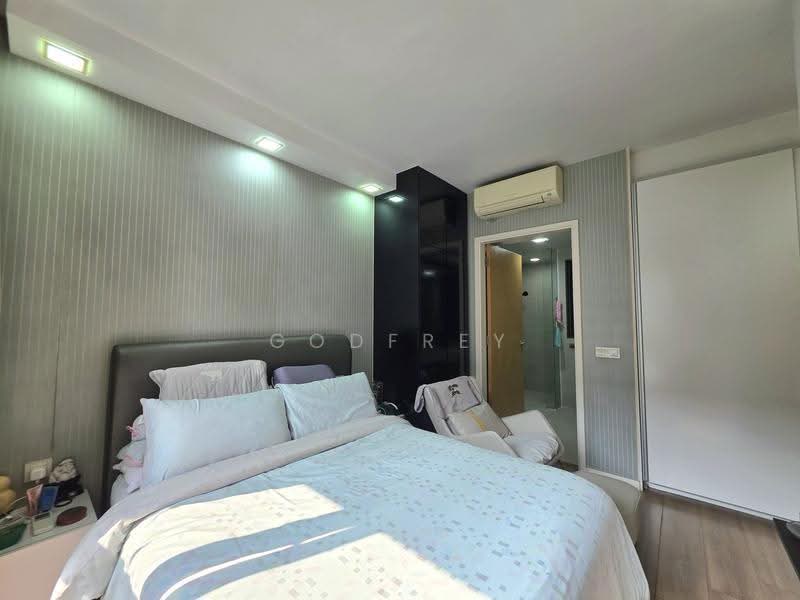 The Lakefront Residences, 48 Lakeside Drive, Boon Lay / Jurong / Tuas, 3 Bedrooms, 1,001 sqft, Condominium For Sale, by Godfrey Chan, 500262528 - Bedroom - PropertyGuru.com.sg