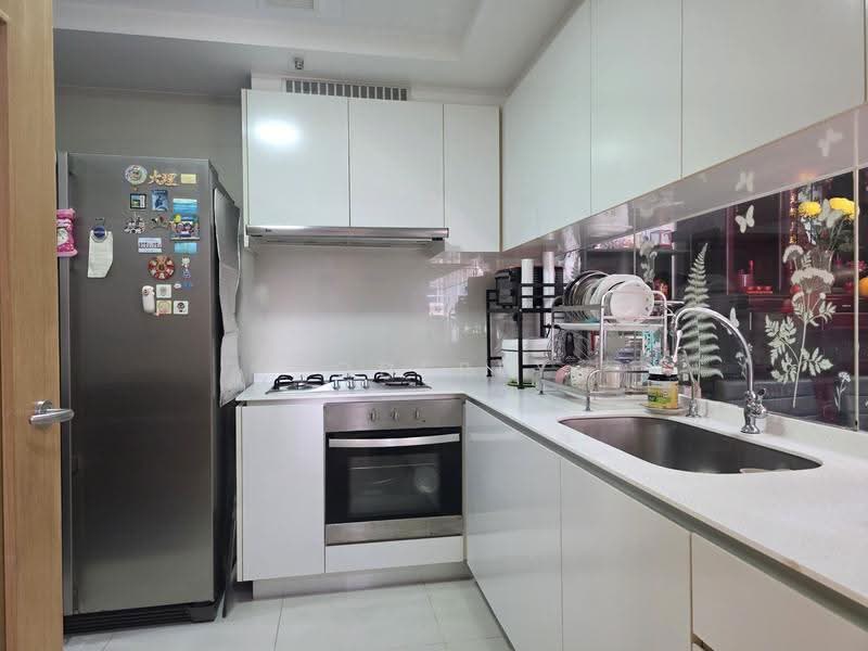 The Lakefront Residences, 48 Lakeside Drive, Boon Lay / Jurong / Tuas, 3 Bedrooms, 1,001 sqft, Condominium For Sale, by Godfrey Chan, 500262528 - Kitchen - PropertyGuru.com.sg