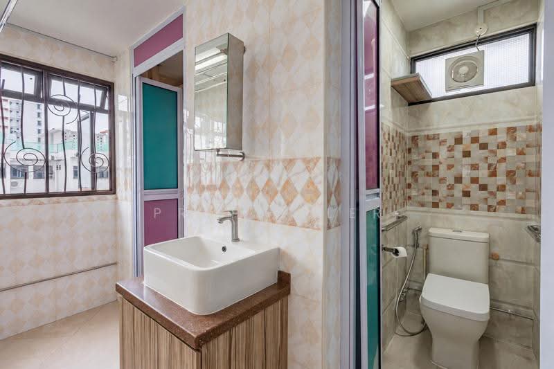 112 Ho Ching Road, 112 Ho Ching Road, Boon Lay / Jurong / Tuas, 2 Bedrooms, 732 sqft, HDB Flat For Sale, by Gina Tow, 500262532 - Bathroom - PropertyGuru.com.sg
